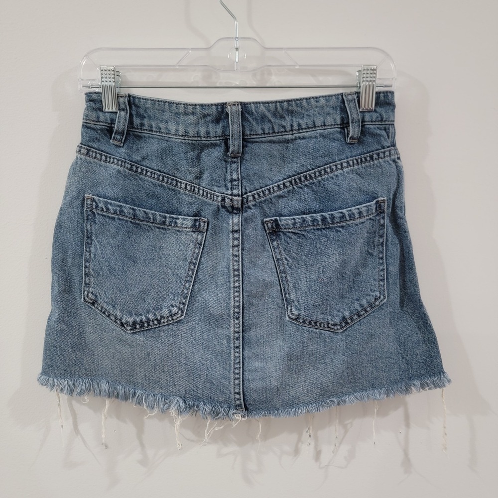Y2k We The Free Womens Mini Denim Jean Skirt Size 25 Zip Front Fringe Hem Preppy - Picture 2 of 6